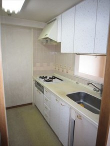 開口を大きくして、会話を楽しめるキッチンに 開口を大きくして、会話を楽しめるキッチンに